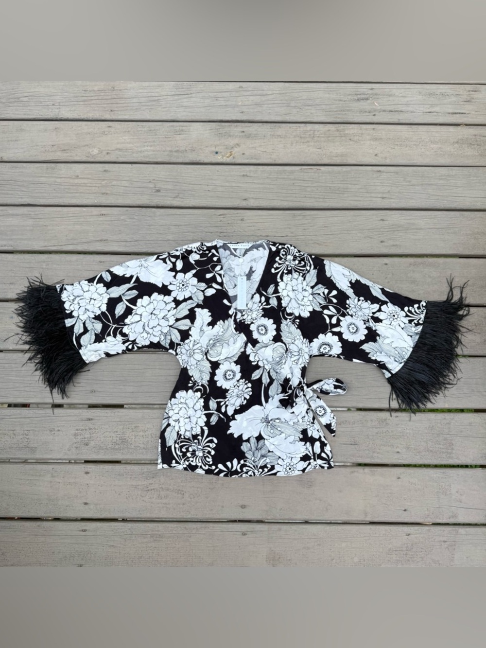 NWT Trina Turk Magomago Top Blouse in black and white size S - Picture 3 of 16